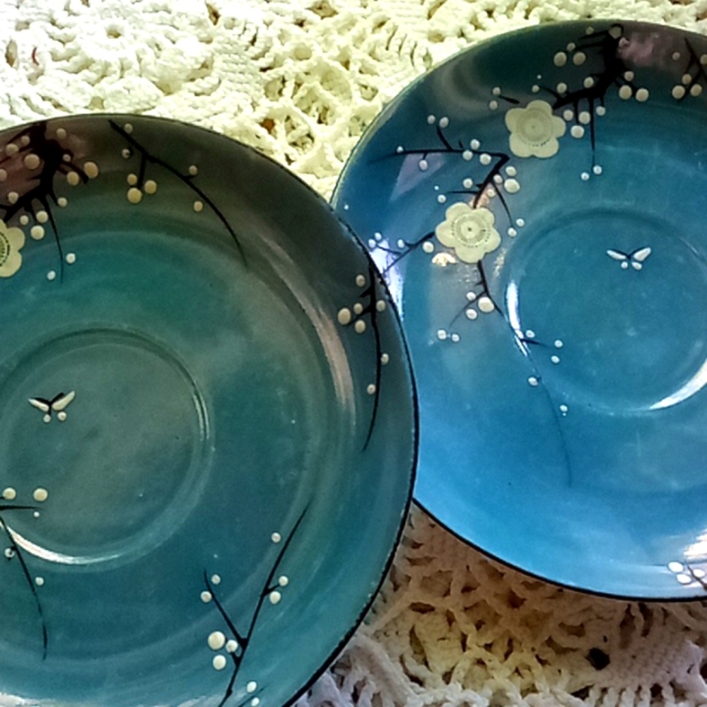 2 beautiful Chikaramachi saucers
